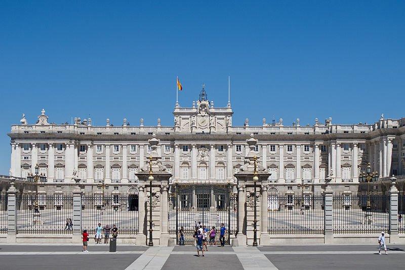 Королевский дворец Паласио Реал в Мадриде